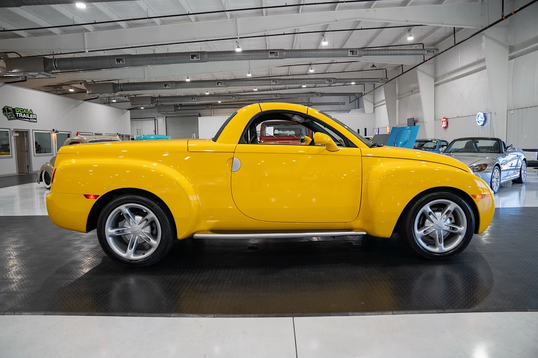 2004 Chevrolet SSR - Image 7 of 31