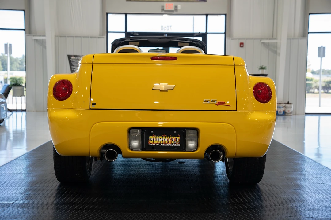 2004 Chevrolet SSR - Image 12 of 31