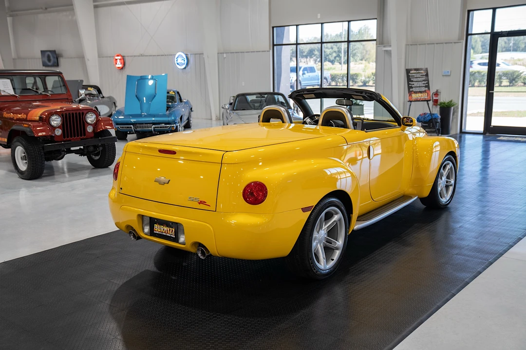 2004 Chevrolet SSR - Image 15 of 31