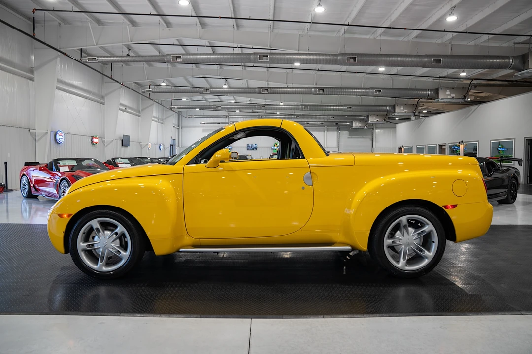 2004 Chevrolet SSR - Image 6 of 31