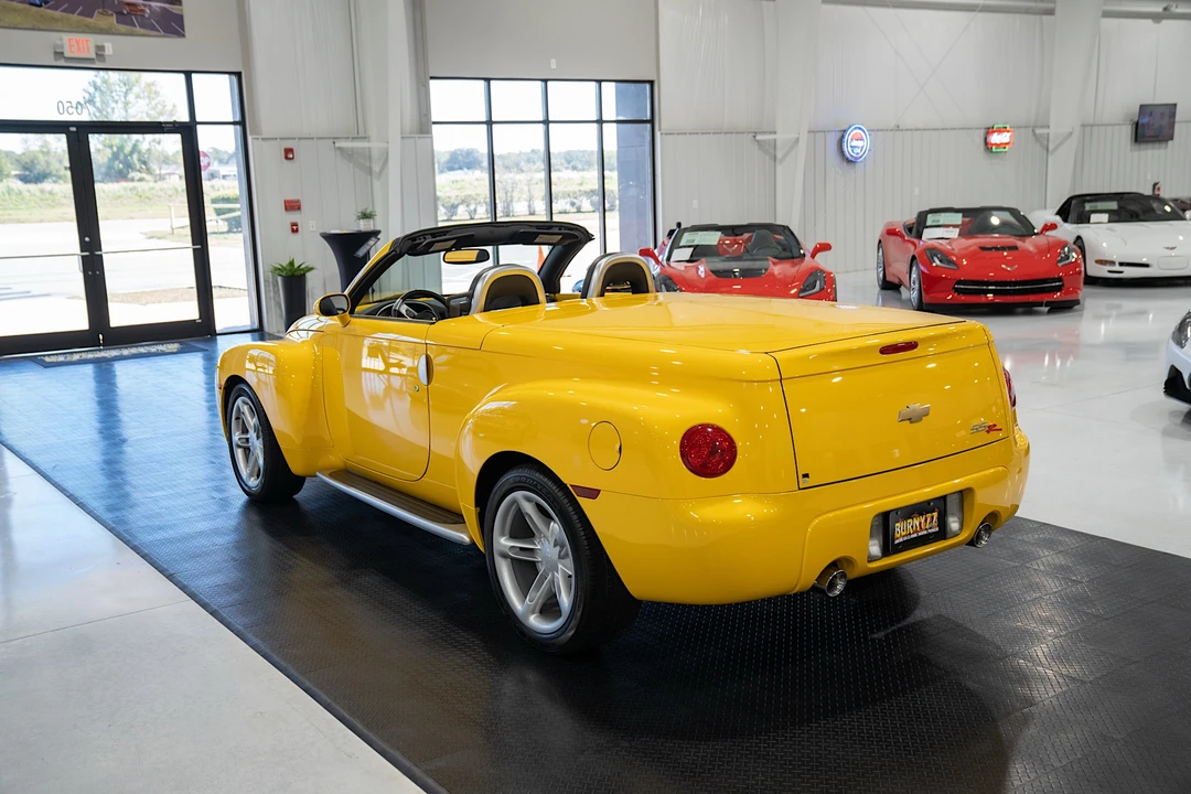 2004 Chevrolet SSR - Image 11 of 31