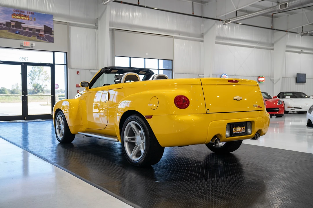 2004 Chevrolet SSR - Image 10 of 31