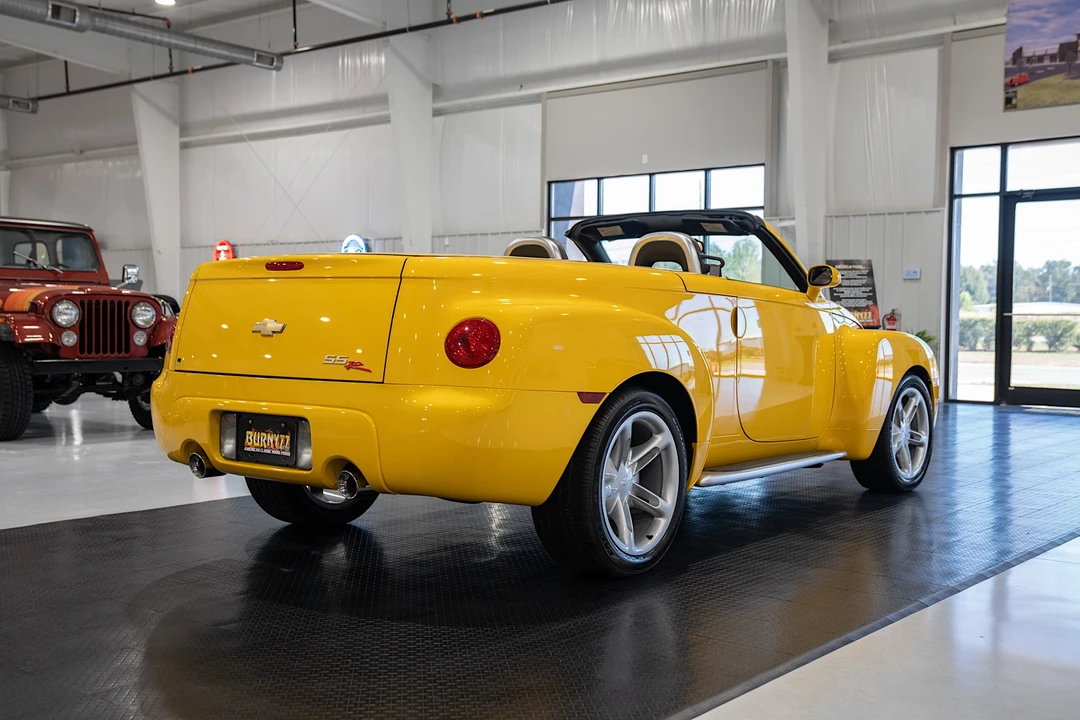 2004 Chevrolet SSR - Image 14 of 31