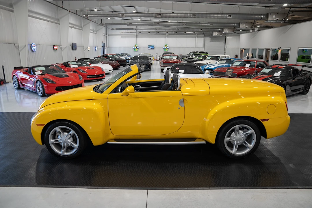 2004 Chevrolet SSR - Image 9 of 31