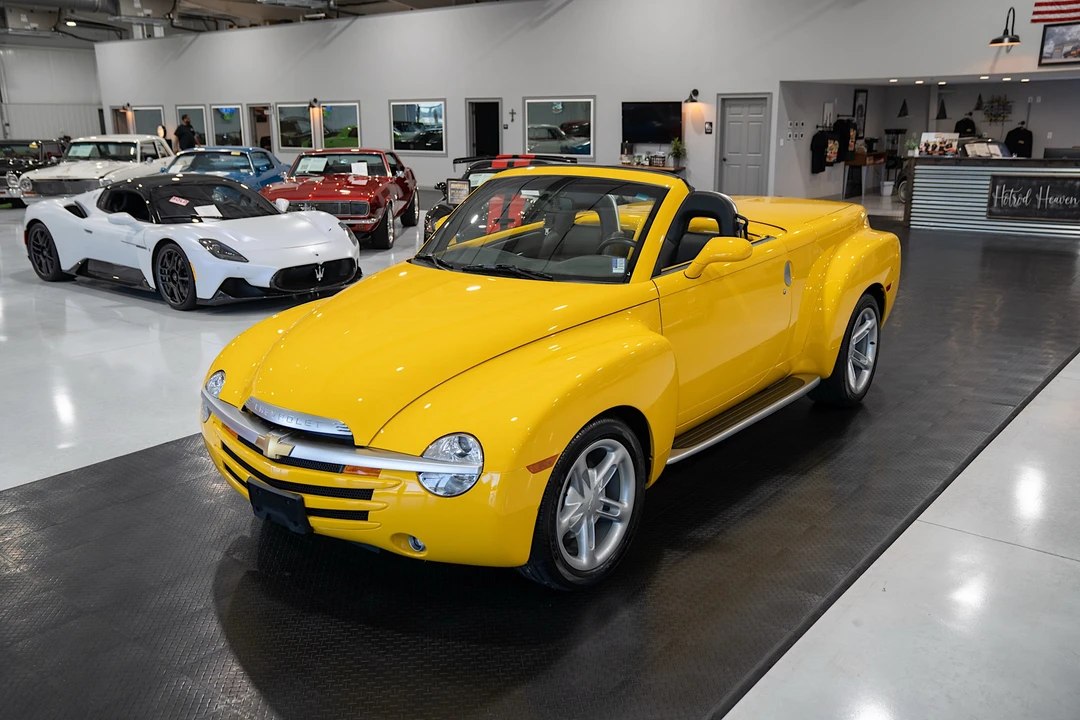 2004 Chevrolet SSR - Image 3 of 31
