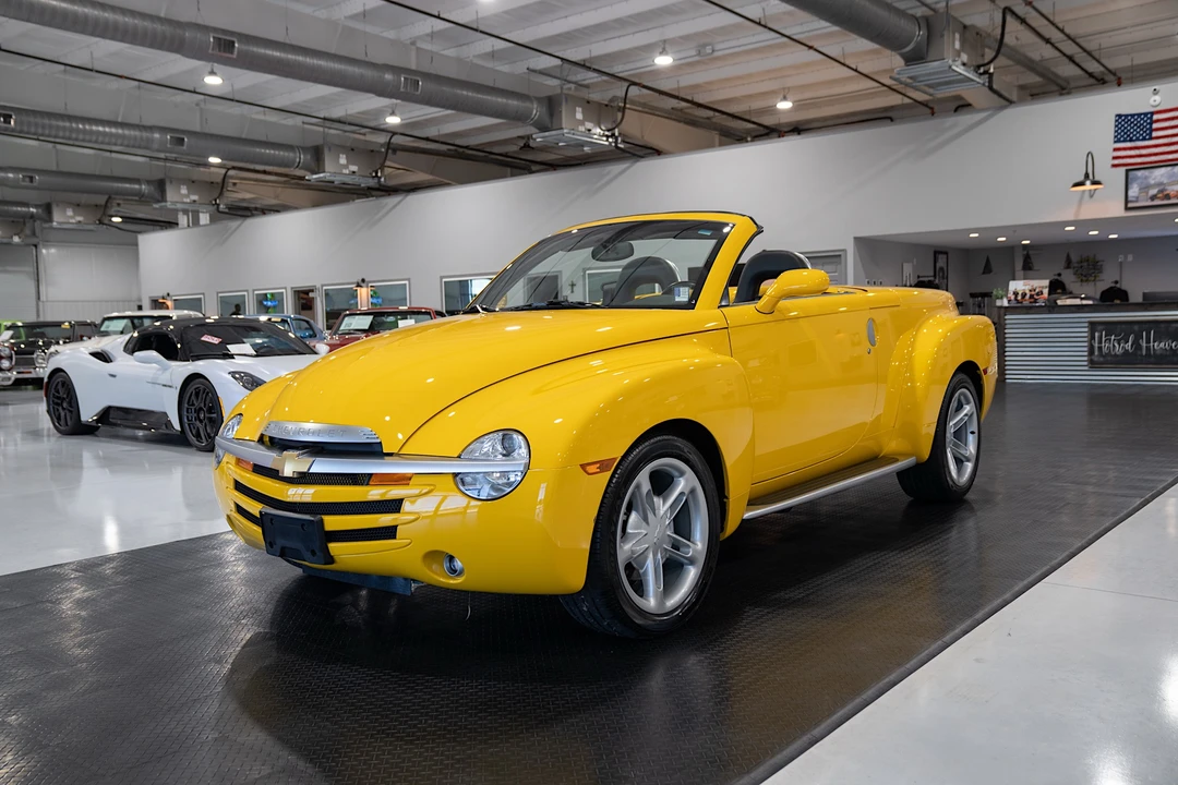 2004 Chevrolet SSR - Image 3 of 31