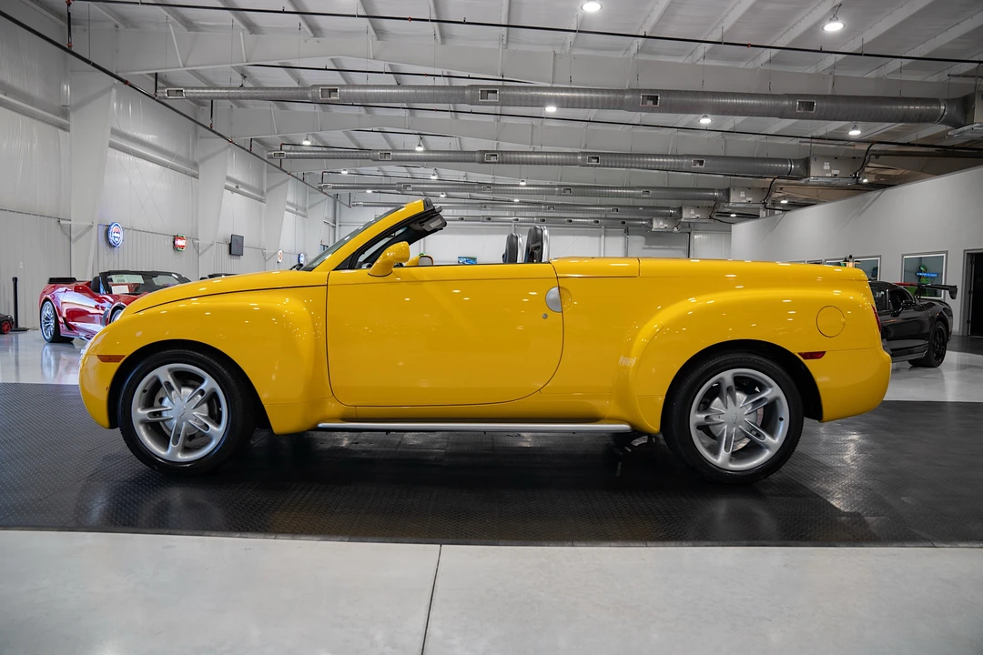 2004 Chevrolet SSR - Image 8 of 31
