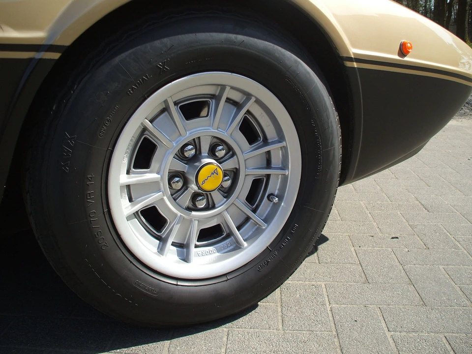 1976 Ferrari 308 GT4 - Image 3 of 27