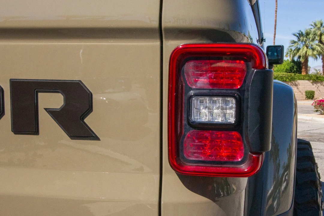 2020 Jeep JT Gladiator - Image 25 of 31