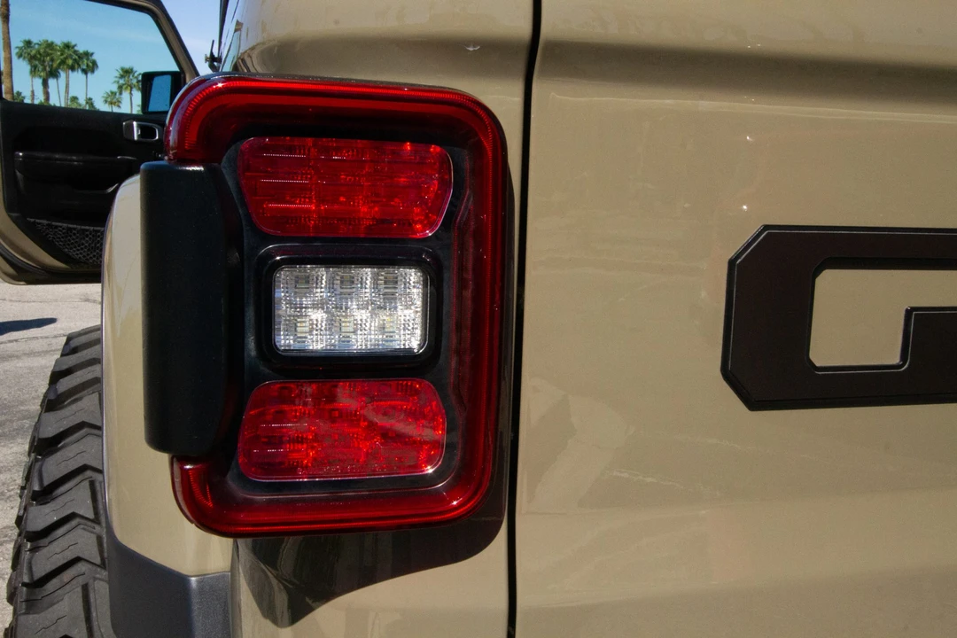 2020 Jeep JT Gladiator - Image 19 of 31