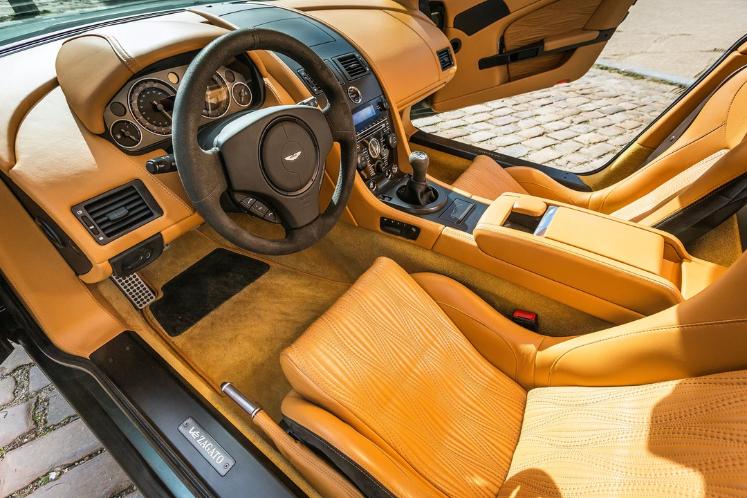 2013 Aston Martin Vantage - Image 15 of 31