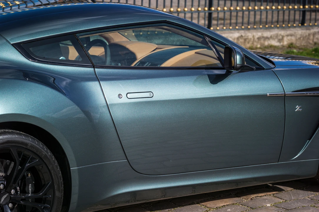 2013 Aston Martin Vantage - Image 28 of 31