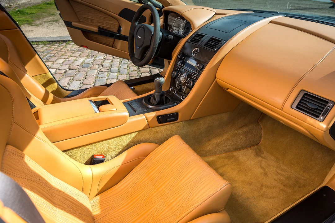 2013 Aston Martin Vantage - Image 17 of 31