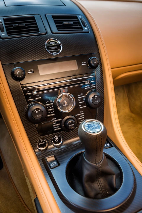 2013 Aston Martin Vantage - Image 20 of 31