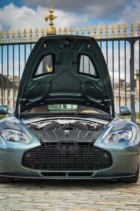 2013 Aston Martin Vantage - Image 24 of 31