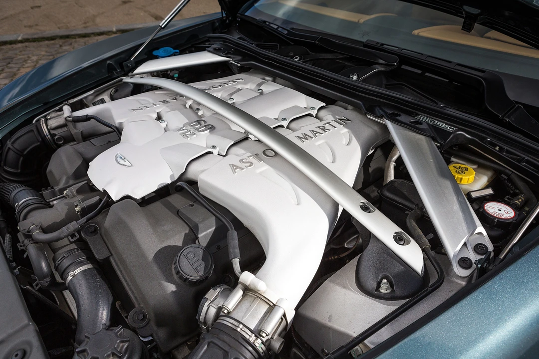 2013 Aston Martin Vantage - Image 26 of 31