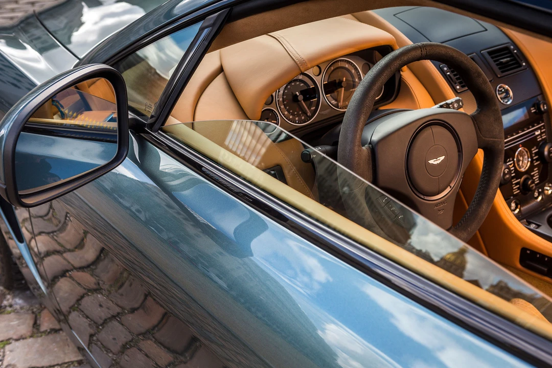 2013 Aston Martin Vantage - Image 16 of 31