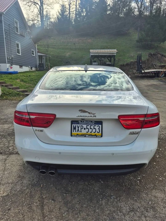 2018 Jaguar XE - Image 4 of 10