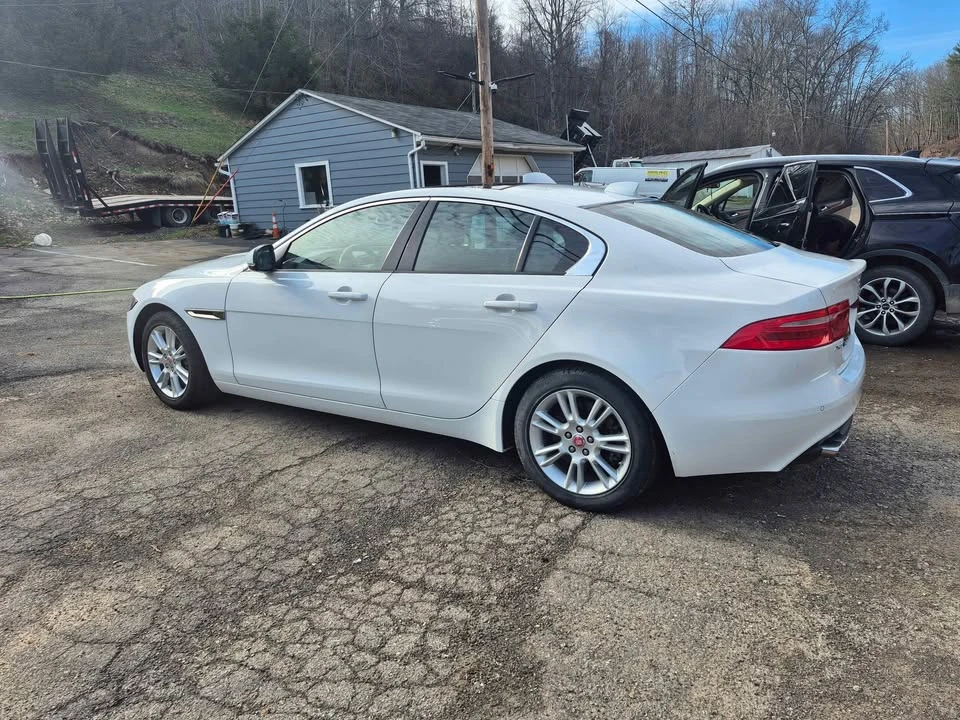 2018 Jaguar XE - Image 3 of 10