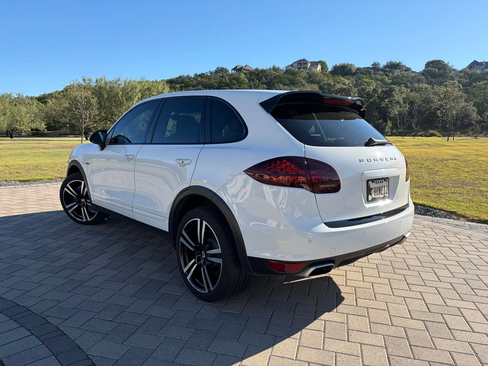 2014 Porsche 958 Cayenne Diesel - Image 2 of 8