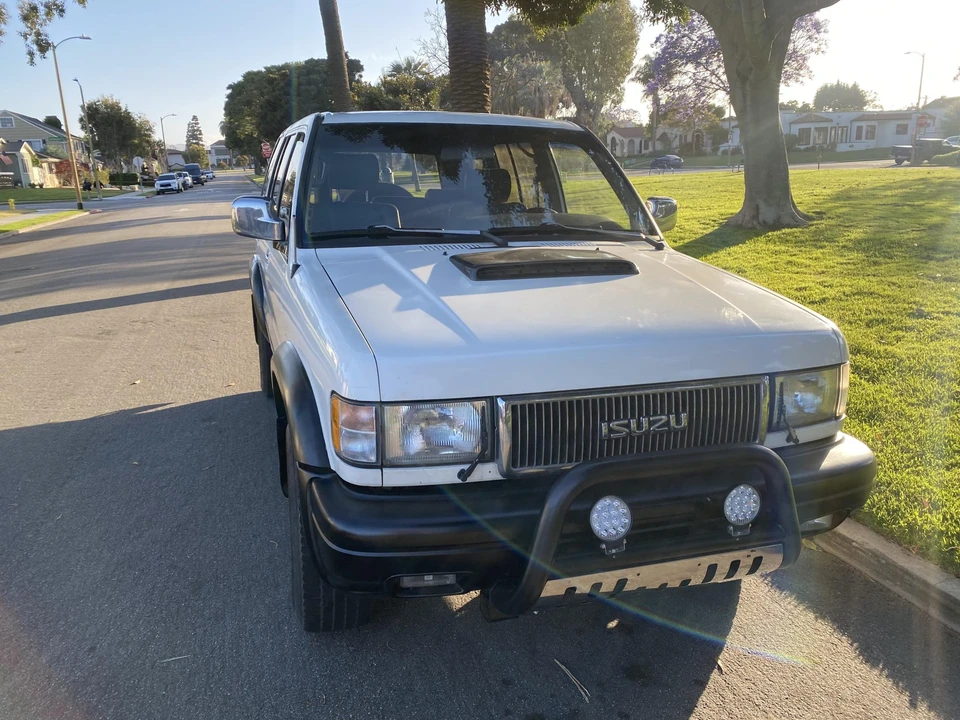 1996 Isuzu Trooper - Image 2 of 31