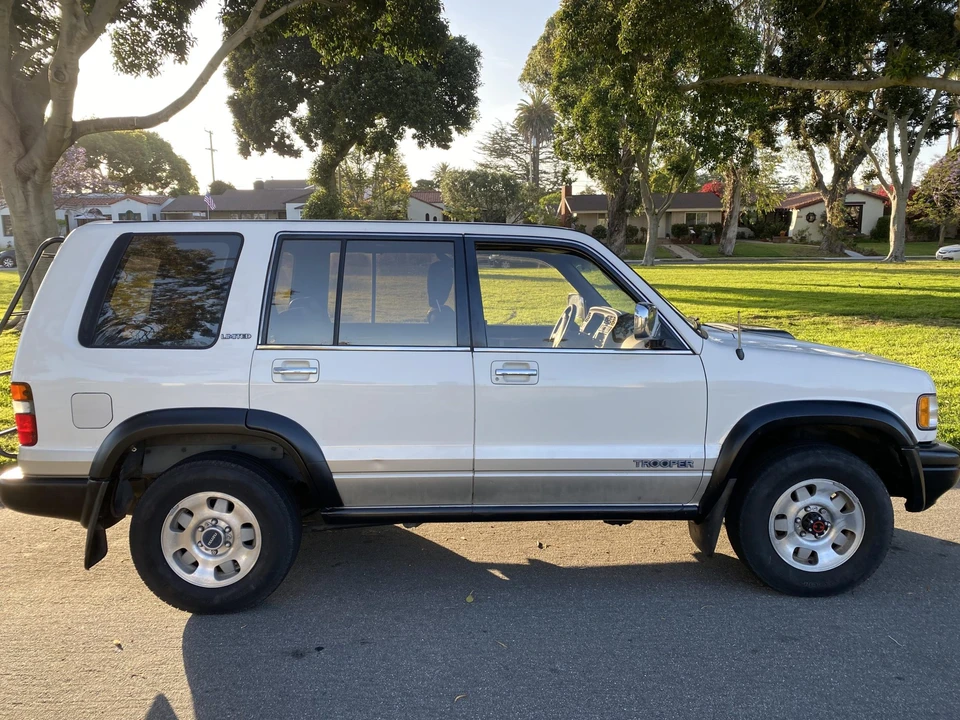 1996 Isuzu Trooper - Image 11 of 31