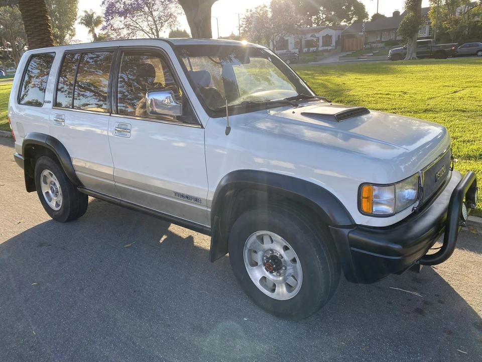 1996 Isuzu Trooper - Image 8 of 31