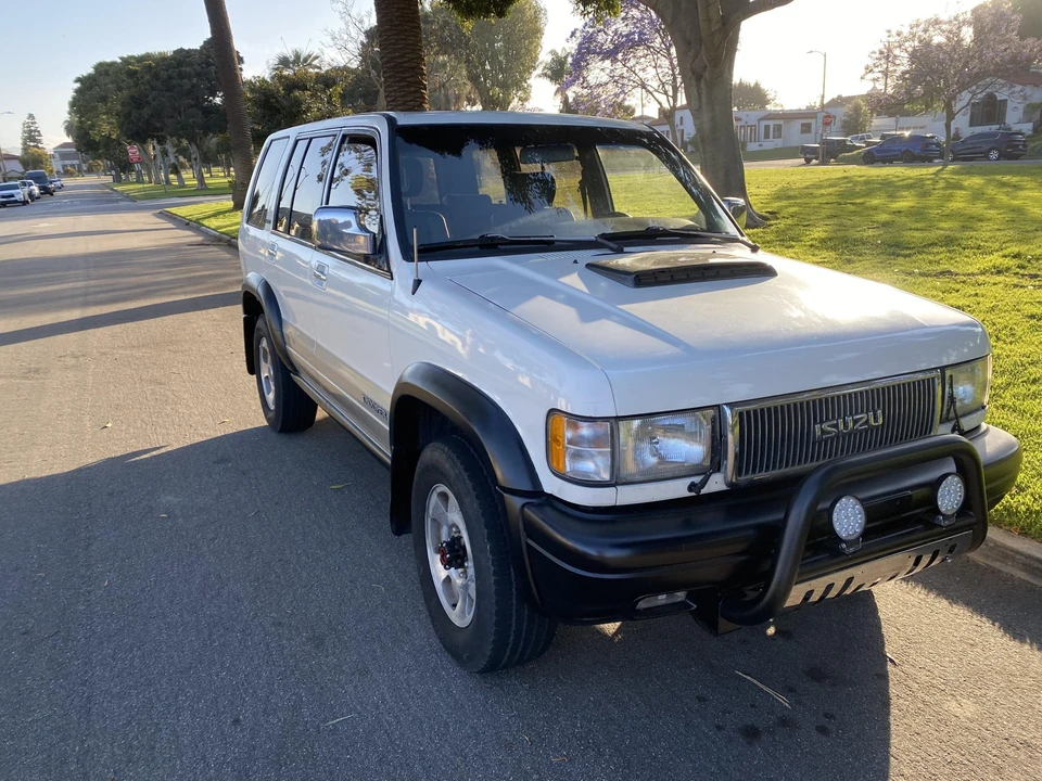 1996 Isuzu Trooper - Image 3 of 31