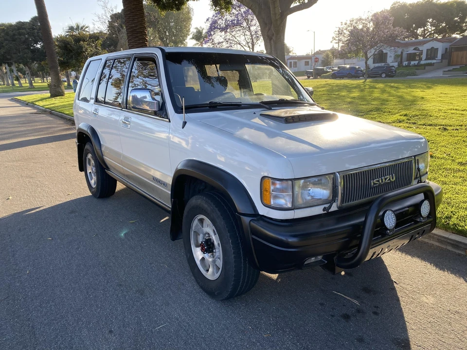 1996 Isuzu Trooper - Image 4 of 31