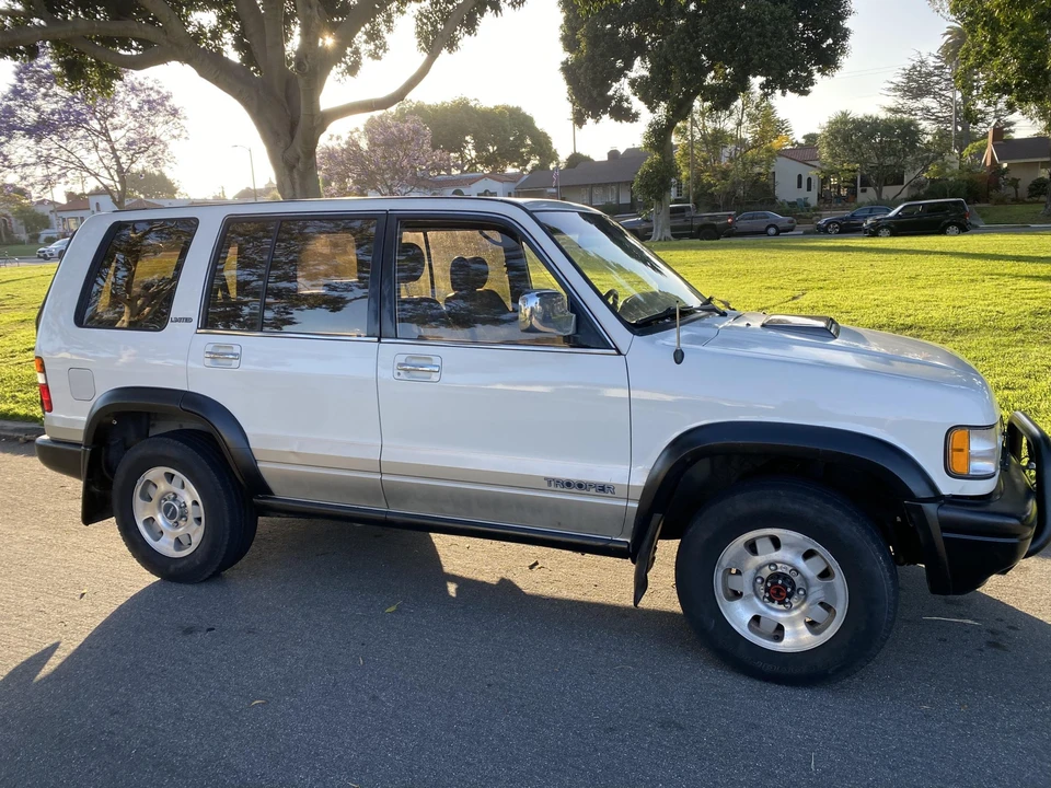 1996 Isuzu Trooper - Image 9 of 31