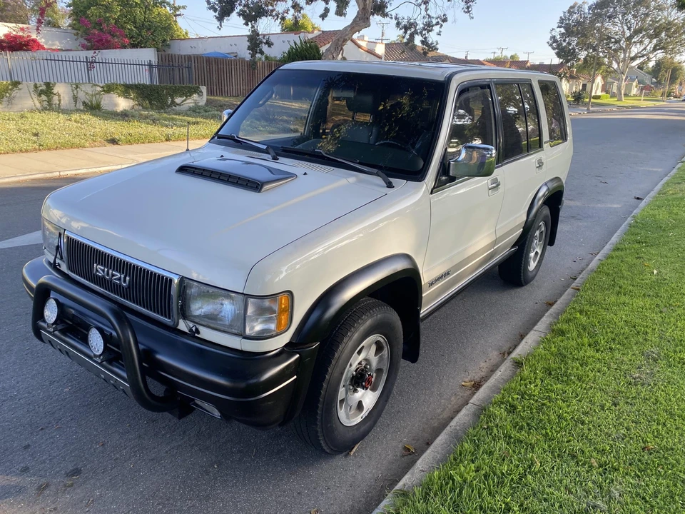 1996 Isuzu Trooper - Image 25 of 31
