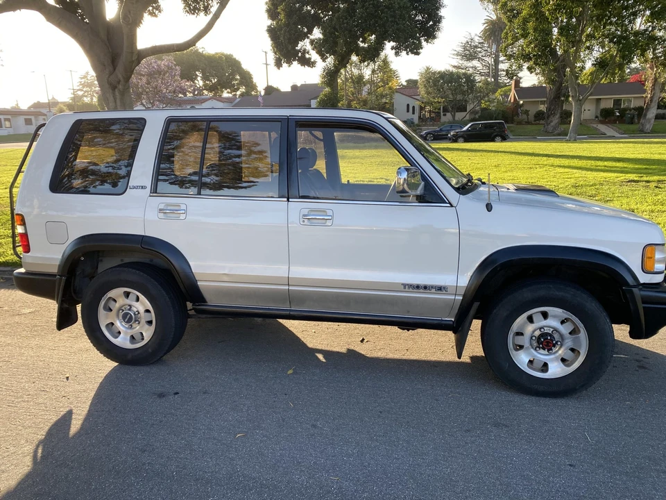 1996 Isuzu Trooper - Image 10 of 31