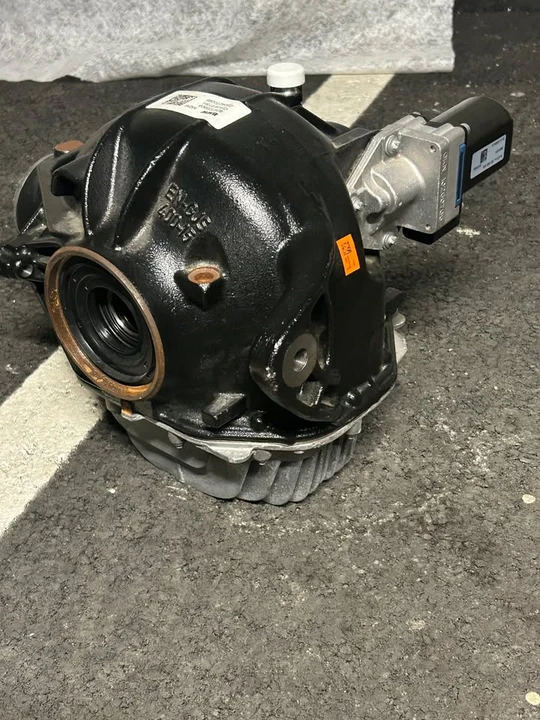 2024 Parts & Memorabilia Gearboxes - Image 3 of 6