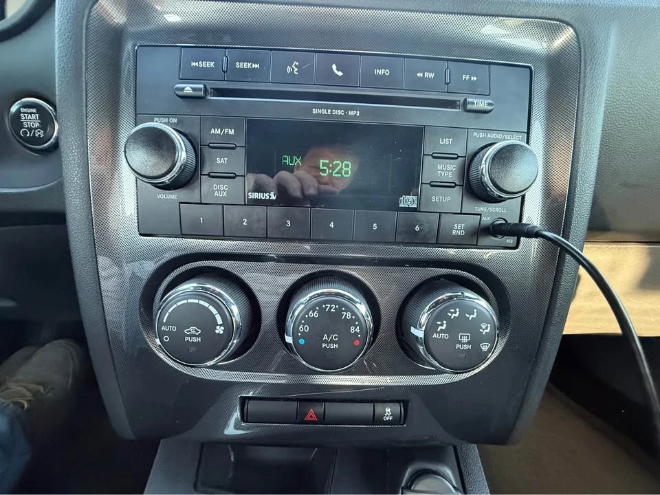 2011 Dodge Challenger 3rd Gen - Image 4 of 6
