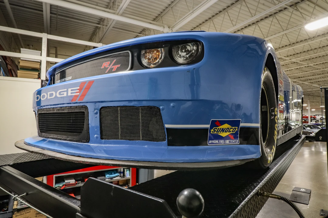 Dodge Challenger 3rd Gen - Image 27 of 31
