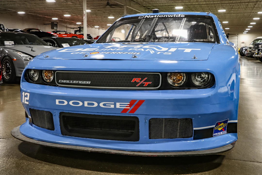 Dodge Challenger 3rd Gen - Image 21 of 31