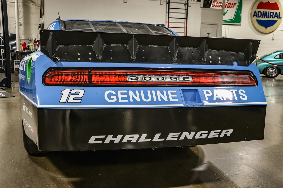 Dodge Challenger 3rd Gen - Image 9 of 31