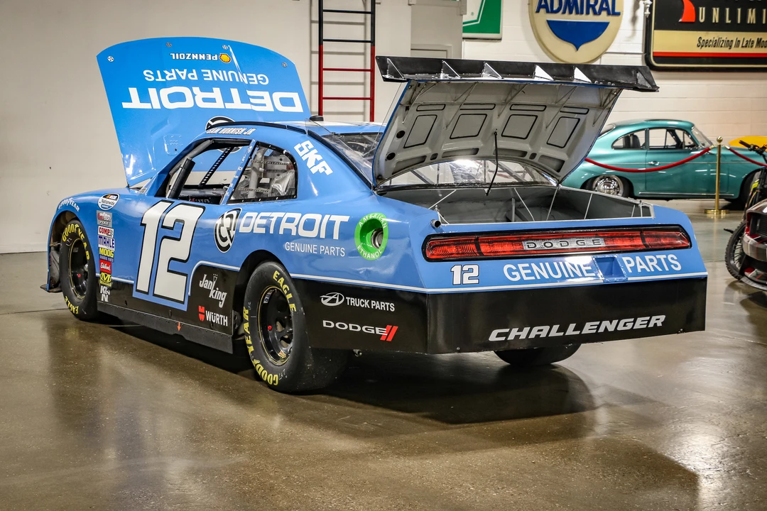 Dodge Challenger 3rd Gen - Image 23 of 31