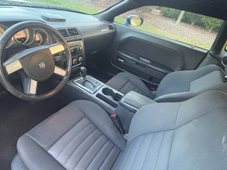 2010 Dodge Challenger 3rd Gen - Image 7 of 8