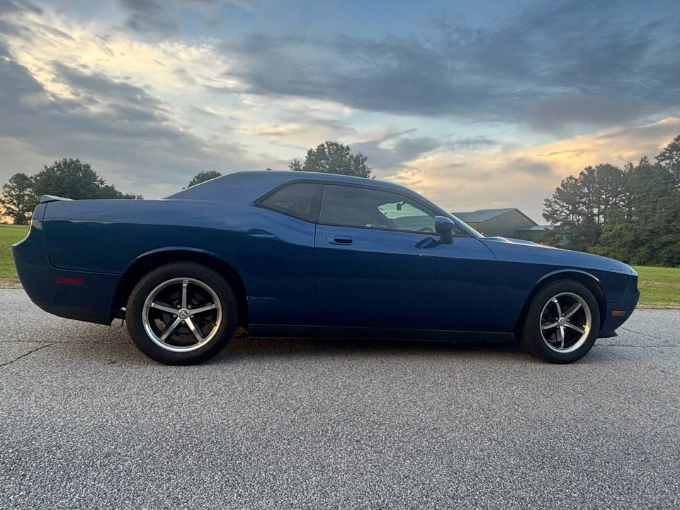 2010 Dodge Challenger 3rd Gen - Image 5 of 8