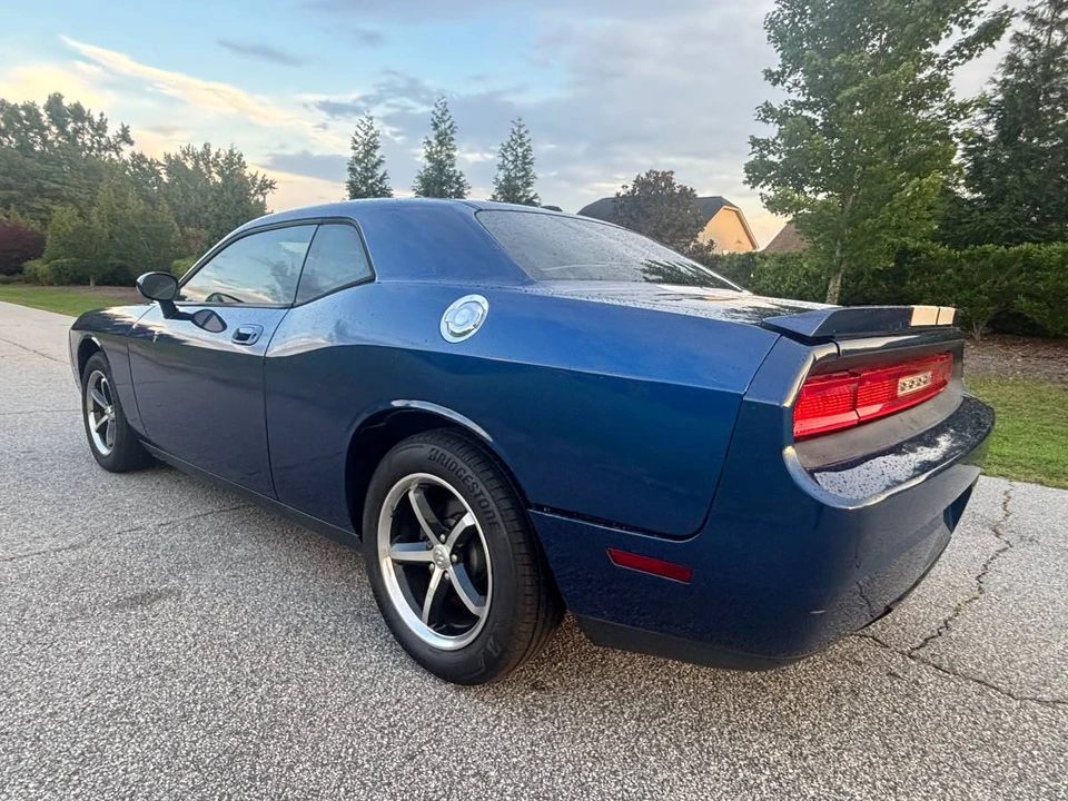 2010 Dodge Challenger 3rd Gen - Image 6 of 8