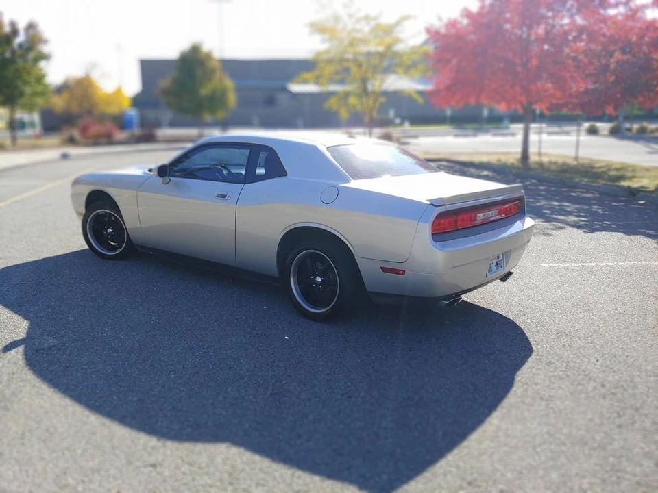 2010 Dodge Challenger 3rd Gen - Image 4 of 10