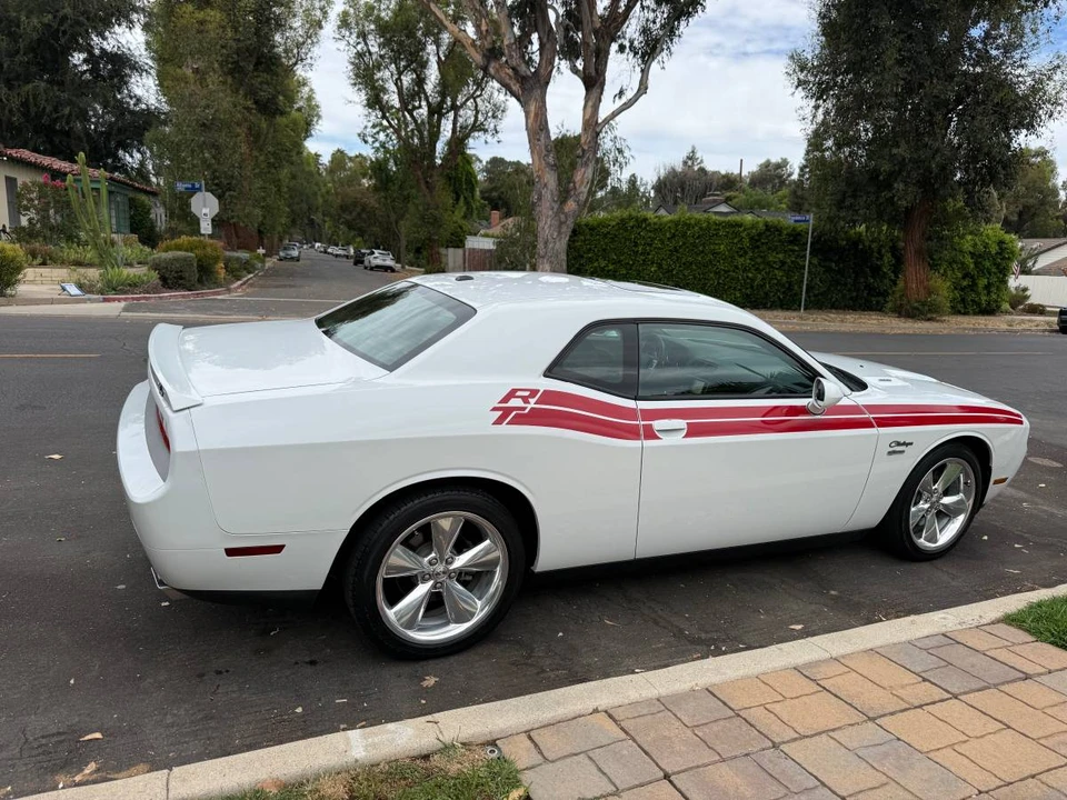2014 Dodge Challenger 3rd Gen - Image 5 of 16