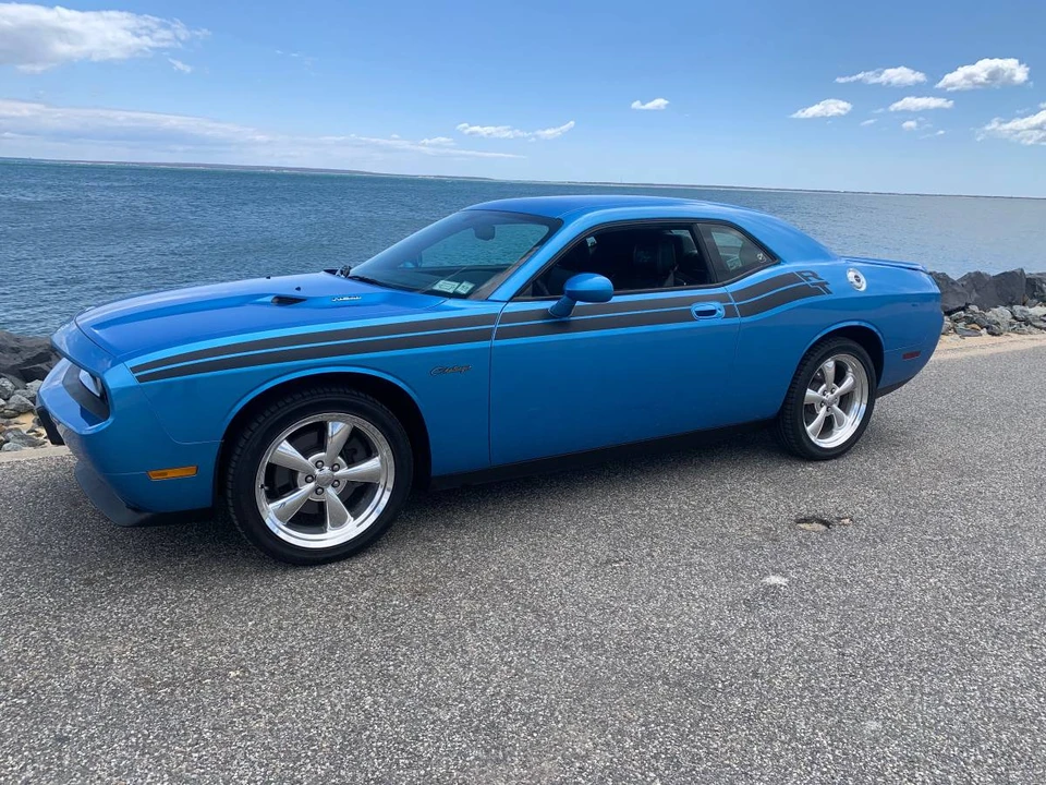 2010 Dodge Challenger 3rd Gen - Image 2 of 11