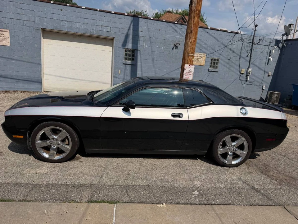 2009 Dodge Challenger 3rd Gen - Image 2 of 12