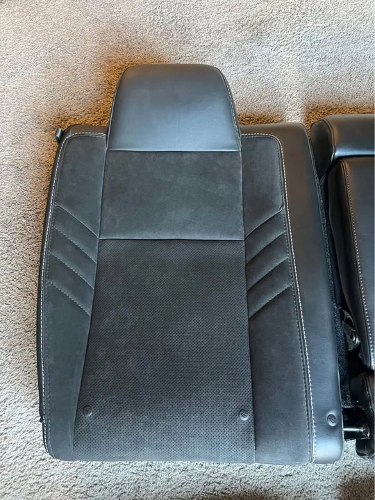 2016 Parts & Memorabilia Seats & Interior - Image 5 of 8