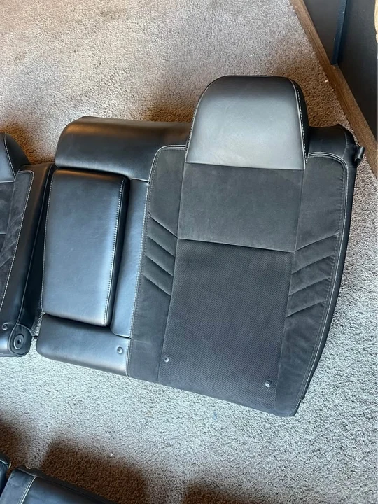 2016 Parts & Memorabilia Seats & Interior - Image 2 of 8