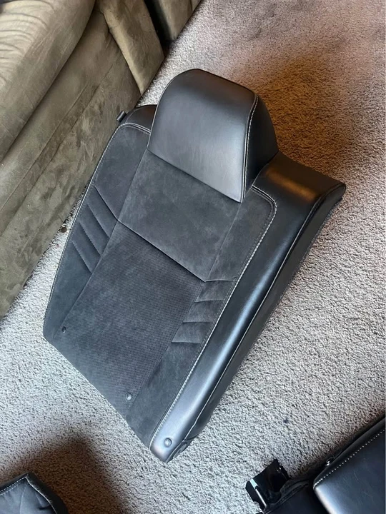 2016 Parts & Memorabilia Seats & Interior - Image 6 of 8
