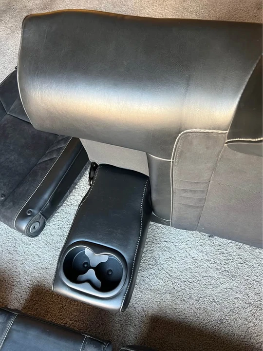 2016 Parts & Memorabilia Seats & Interior - Image 3 of 8