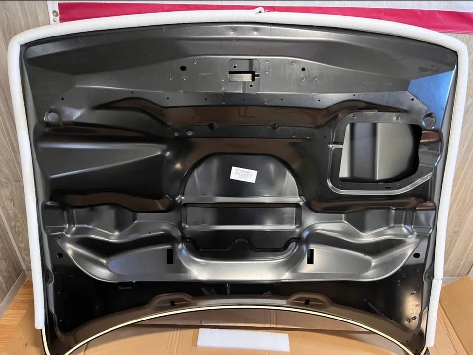 2011 Parts & Memorabilia Bodywork - Image 3 of 4
